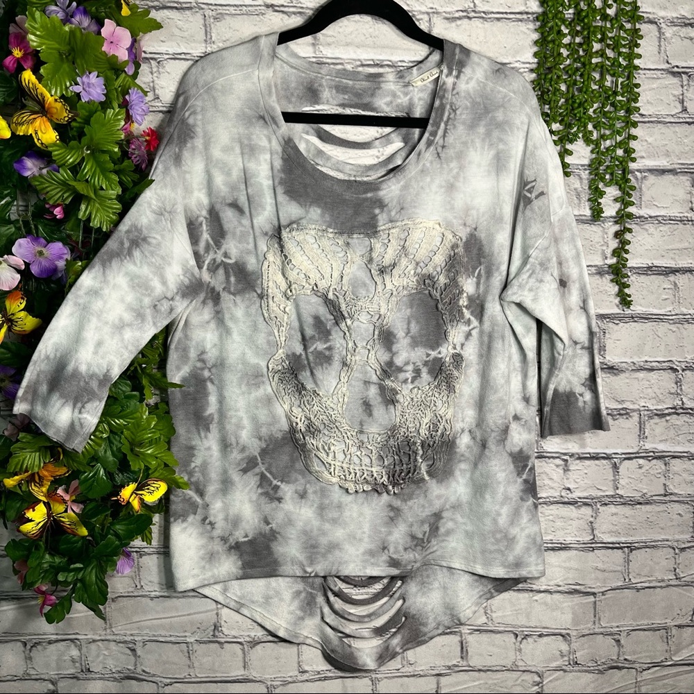 '🌼3/$30🌼Black Brad Skull Detailed Sweater Top Size M/L